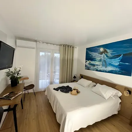 Artemia - Avec Piscine - Bornes Electriques - Parking Prive - Local Velo-moto Hotell Aigues-Mortes