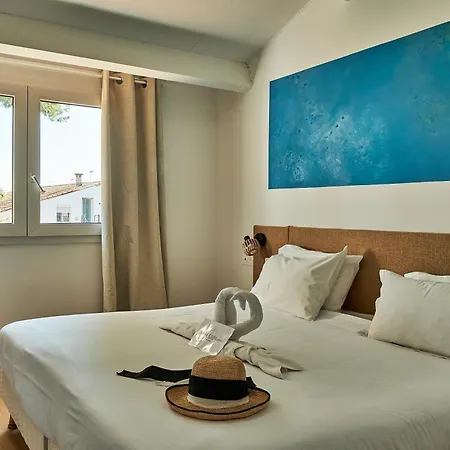 Hotell Artemia - Avec Piscine - Bornes Electriques - Parking Prive - Local Velo-moto 3*
