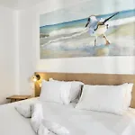 Artemia - Avec Piscine - Bornes électriques - Parking Privé - Local Vélo-moto Hotel Aigues-Mortes
