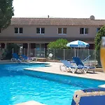 Artemia - Avec Piscine - Bornes électriques - Parking Privé - Local Vélo-moto Hotel Aigues-Mortes