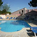Hotel Artemia - Avec Piscine - Bornes électriques - Parking Privé - Local Vélo-moto