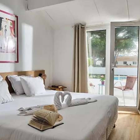 Artemia - Avec Piscine - Bornes Electriques - Parking Prive - Local Velo-moto Hotel 3*