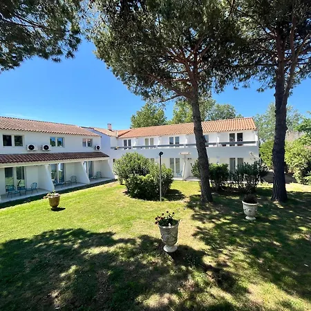 Artemia - Avec Piscine - Bornes électriques - Parking Privé - Local Vélo-moto Aigues-Mortes