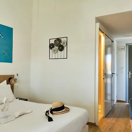 Hotel Artemia - Avec Piscine - Bornes électriques - Parking Privé - Local Vélo-moto 3*