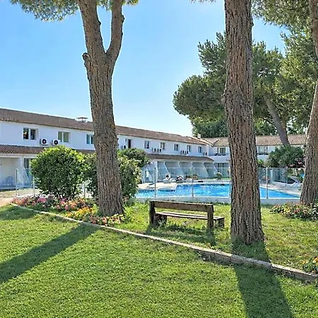 Hotel Artemia - Avec Piscine - Bornes électriques - Parking Privé - Local Vélo-moto