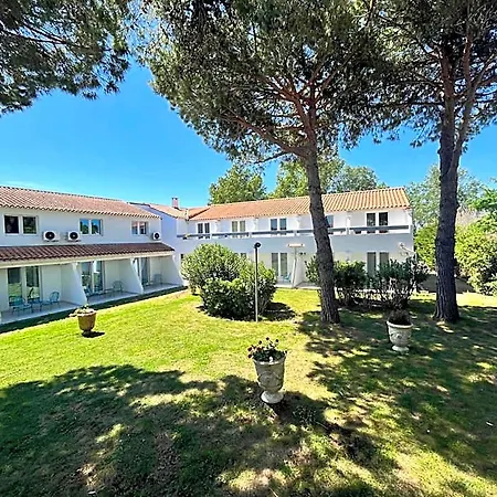 Hotel Artemia - Avec Piscine - Bornes électriques - Parking Privé - Local Vélo-moto 3*