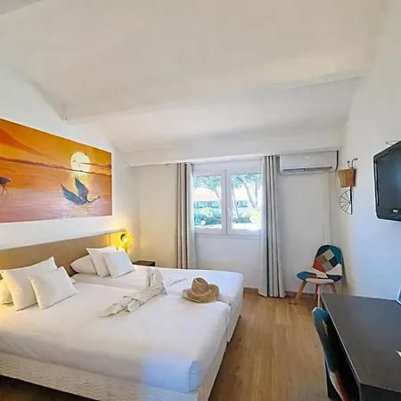 Hotel Artemia - Avec Piscine - Bornes électriques - Parking Privé - Local Vélo-moto 3*
