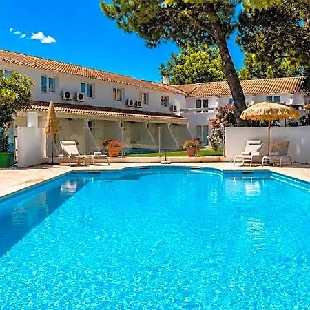 Hotel Artemia - Avec Piscine - Bornes électriques - Parking Privé - Local Vélo-moto 3*