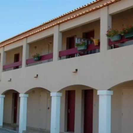 Artemia - Avec Piscine - Bornes électriques - Parking Privé - Local Vélo-moto Hotel Aigues-Mortes