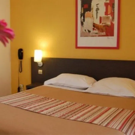 Artemia - Avec Piscine - Bornes électriques - Parking Privé - Local Vélo-moto Hotel 3*