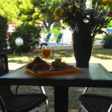 Artemia - Avec Piscine Hotel
