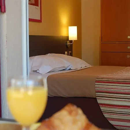 Hotel Artemia - Avec Piscine - Bornes électriques - Parking Privé - Local Vélo-moto 3*