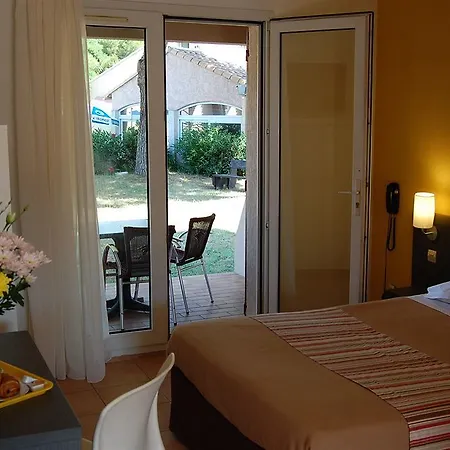 Hotel Artemia - Avec Piscine - Bornes électriques - Parking Privé - Local Vélo-moto 3*
