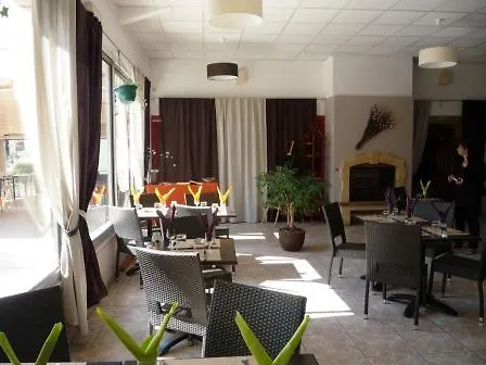Hotel Artemia - Avec Piscine - Bornes électriques - Parking Privé - Local Vélo-moto Aigues-Mortes