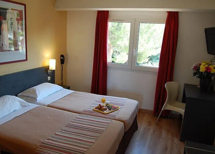 Artemia - Avec Piscine - Bornes électriques - Parking Privé - Local Vélo-moto Hotel 3*