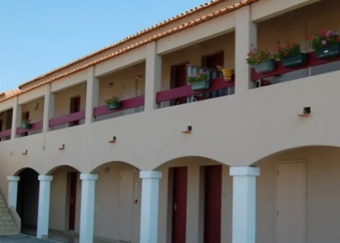 Artemia - Avec Piscine - Bornes électriques - Parking Privé - Local Vélo-moto Hotel Aigues-Mortes