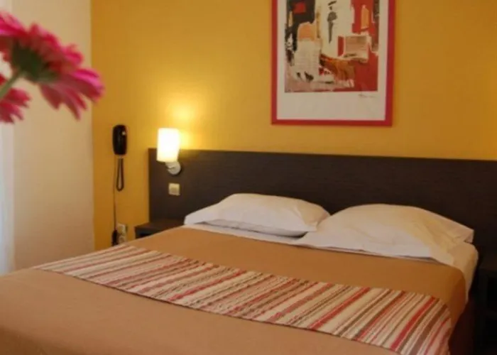 Artemia - Avec Piscine - Bornes électriques - Parking Privé - Local Vélo-moto Hotel 3*